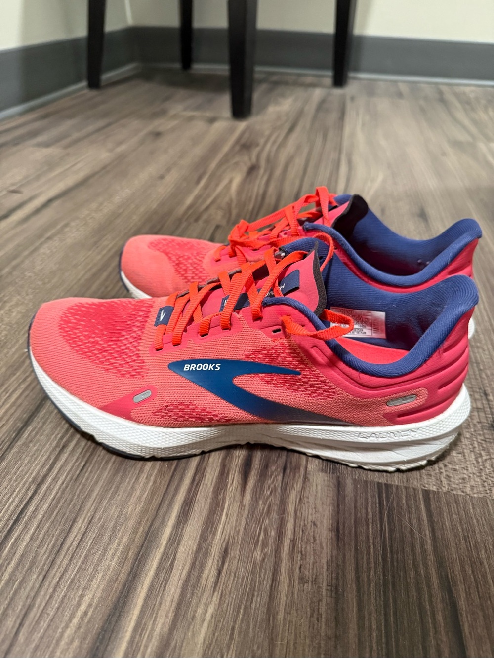 Brooks Women's Running Shoes - Coral Pink with Blue Accents Size 9.5 - Picture 4 of 7